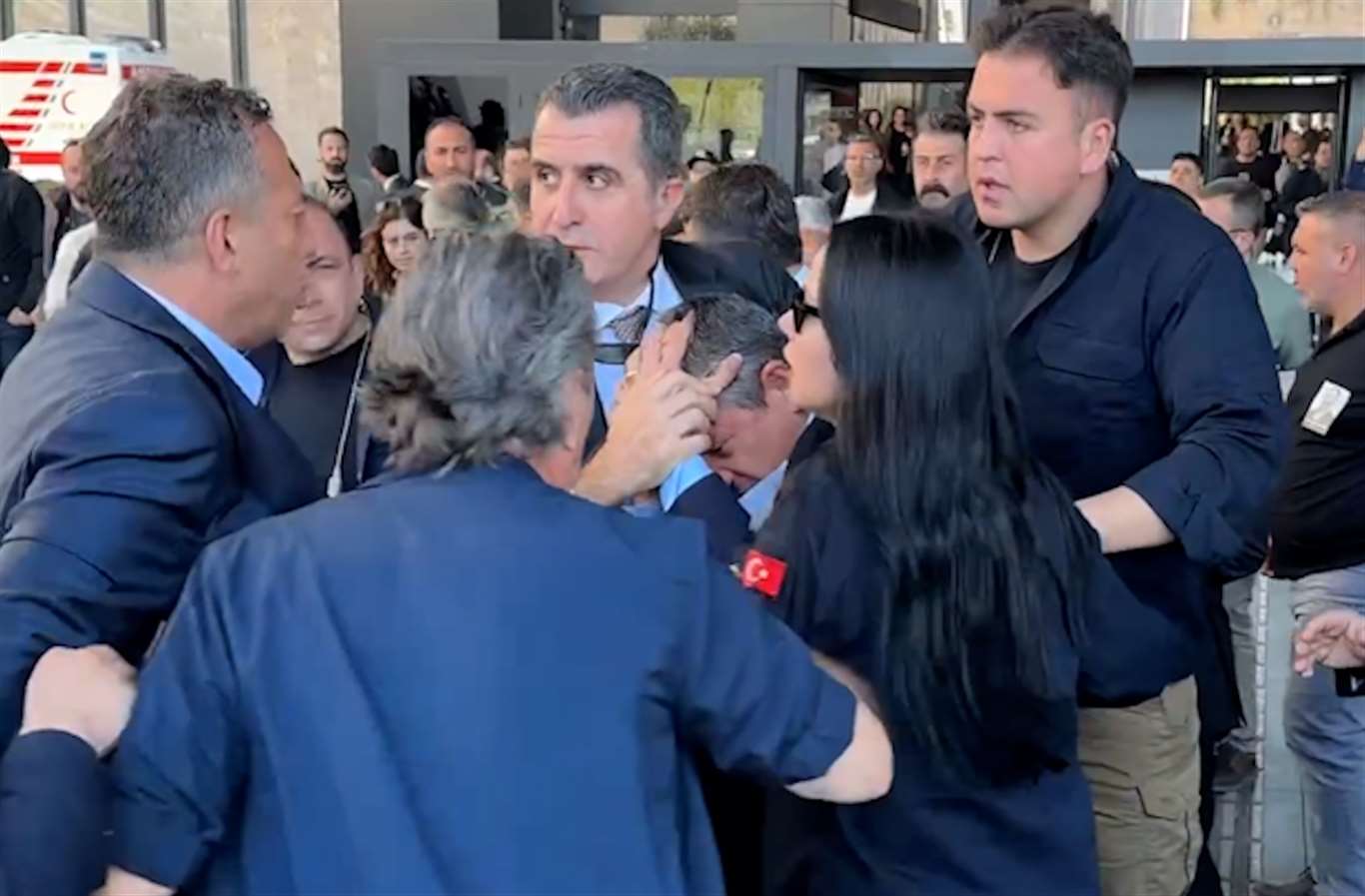 CHP Genel Başkanı Özgür Özel'e alçak saldırıya tepki yağdı haberi